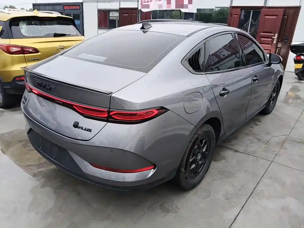 Qin PLUS DM-i Smart Drive 55 KM Leading