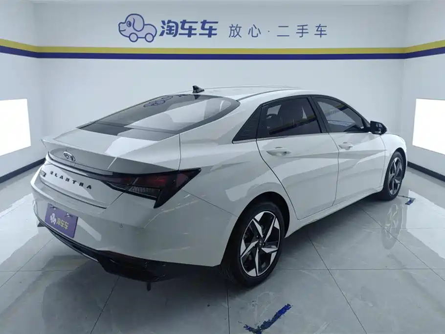 Elantra 1.5 L CVT GLX Elite