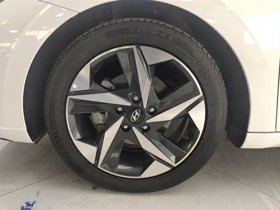 Elantra 1.5 L CVT GLX Elite