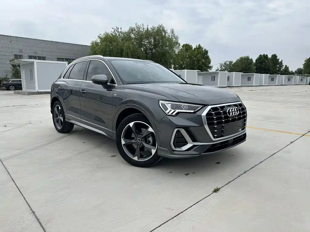 Audi Q3 35 TFSI Fashion Dynamic (1.4 T)