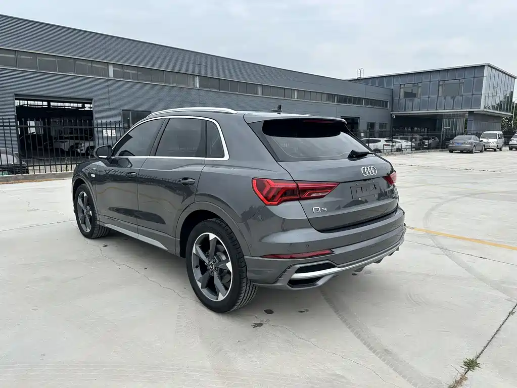 Audi Q3 35 TFSI Fashion Dynamic (1.4 T)