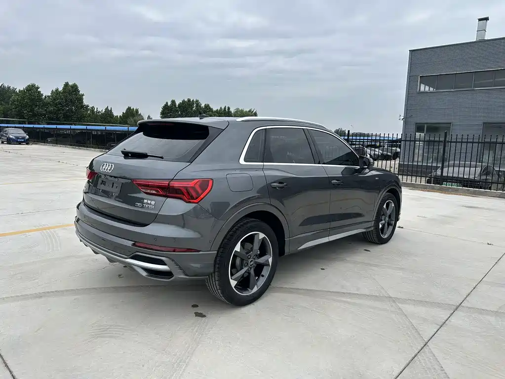 Audi Q3 35 TFSI Fashion Dynamic (1.4 T)