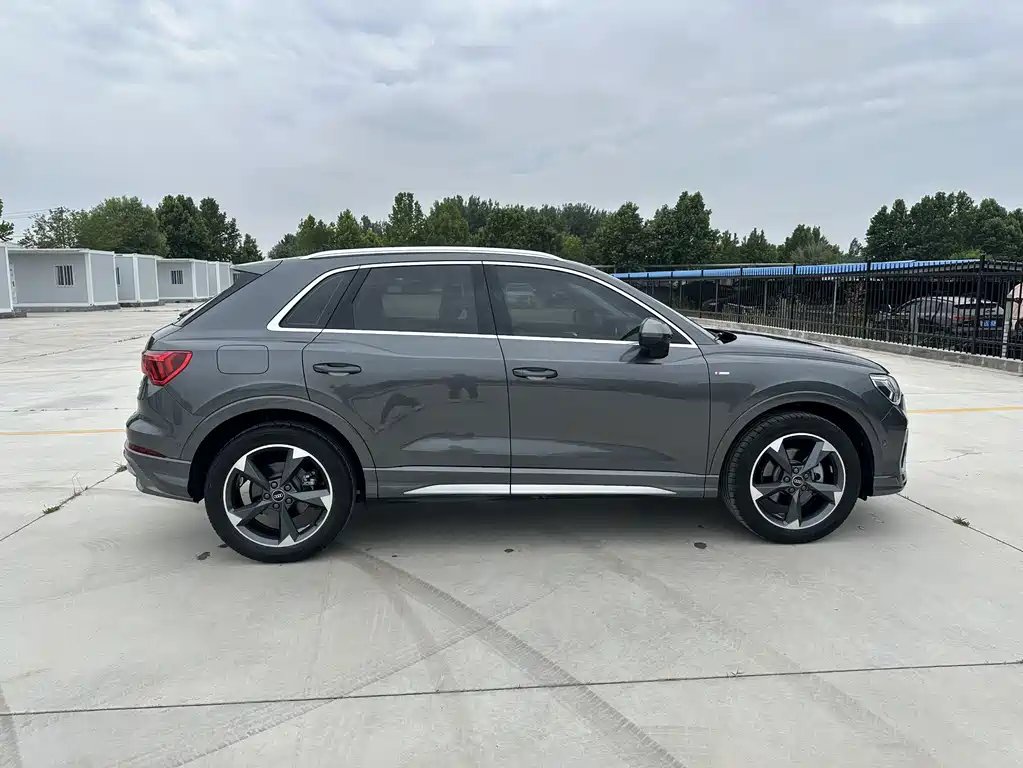 Audi Q3 35 TFSI Fashion Dynamic (1.4 T)