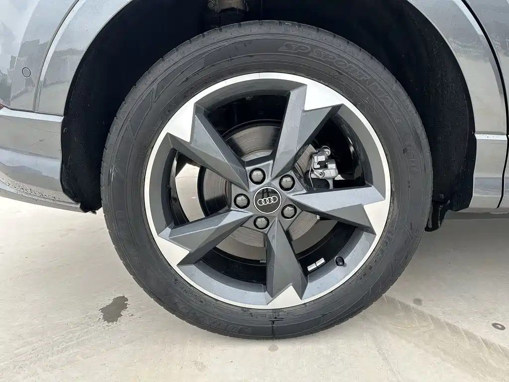 Audi Q3 35 TFSI Fashion Dynamic (1.4 T)