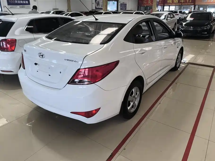 Accent 1.4 L Auto Intelligent GLS