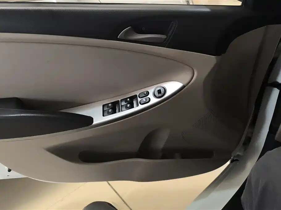 Accent 1.4 L Auto Intelligent GLS