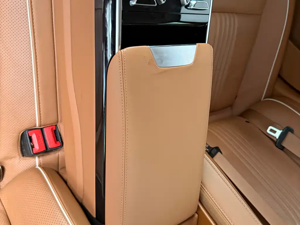 Hongqi H9 2.0 T Connected Flagship Enjoyment