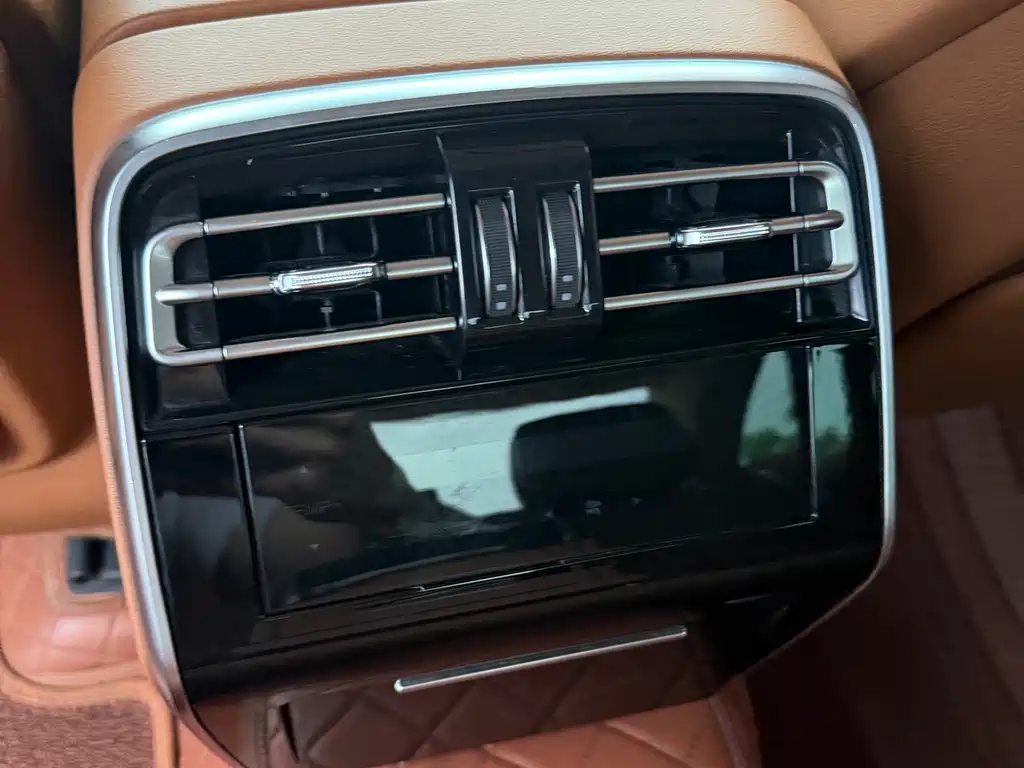 Hongqi H9 2.0 T Connected Flagship Enjoyment