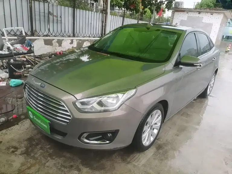 Ford Escort 1.5 L Auto Fashion