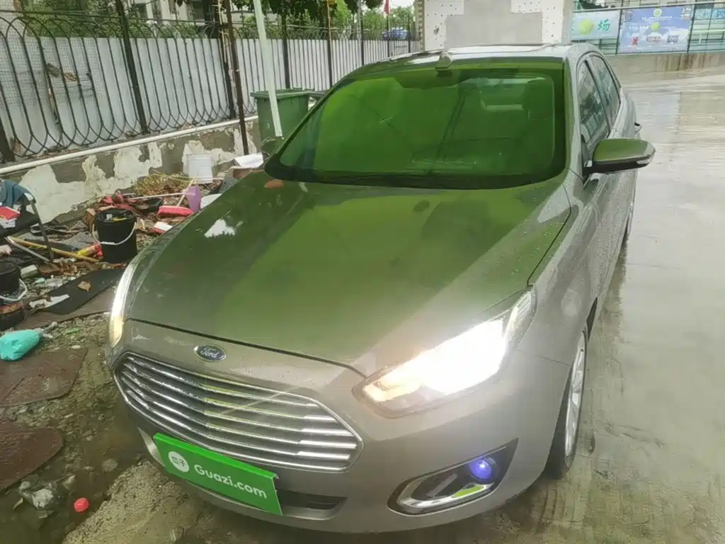 Escort 1.5 L Auto Fashion