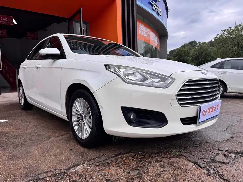 Escort 1.5 L Auto Comfort