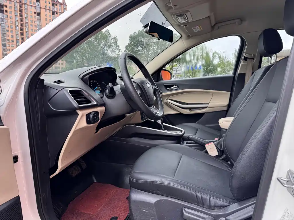 Escort 1.5 L Auto Comfort
