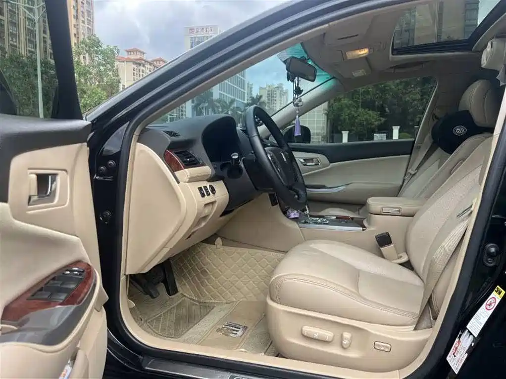 Crown 2.5 L Royal Leather
