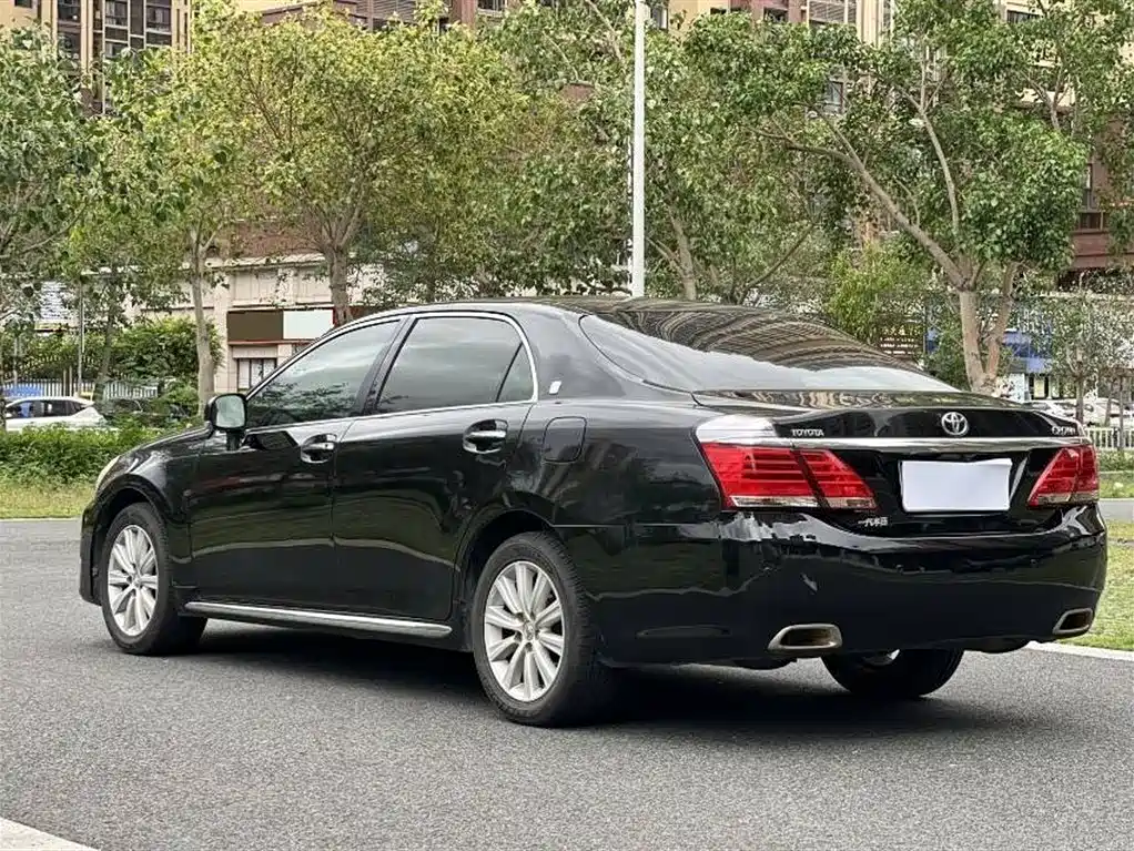 Crown 2.5 L Royal Leather