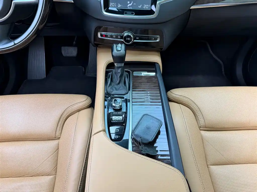 Volvo XC90 沃尔沃XC90 2015款 T6 智尊版 5座