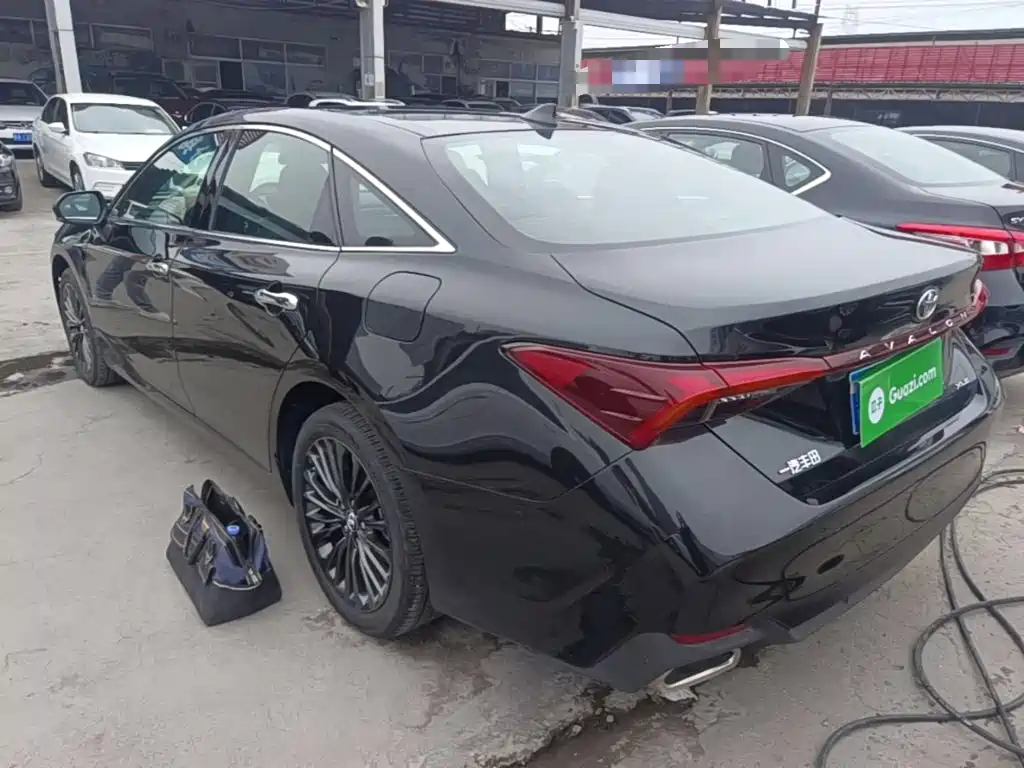 Avalon 2.0 L XLE Premium
