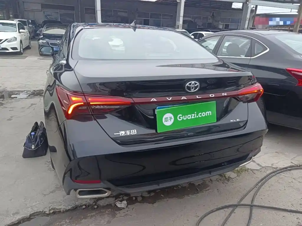 Avalon 2.0 L XLE Premium