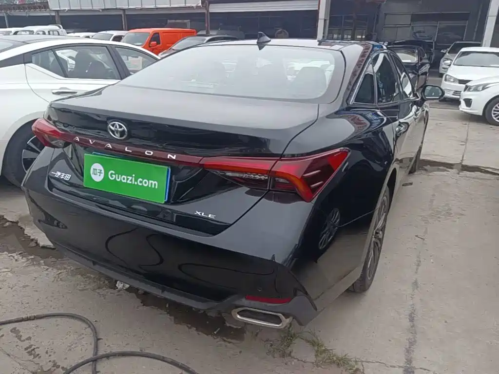 Avalon 2.0 L XLE Premium
