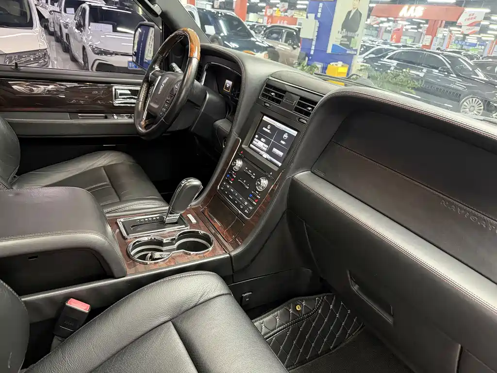 Navigator 3.5 T AWD
