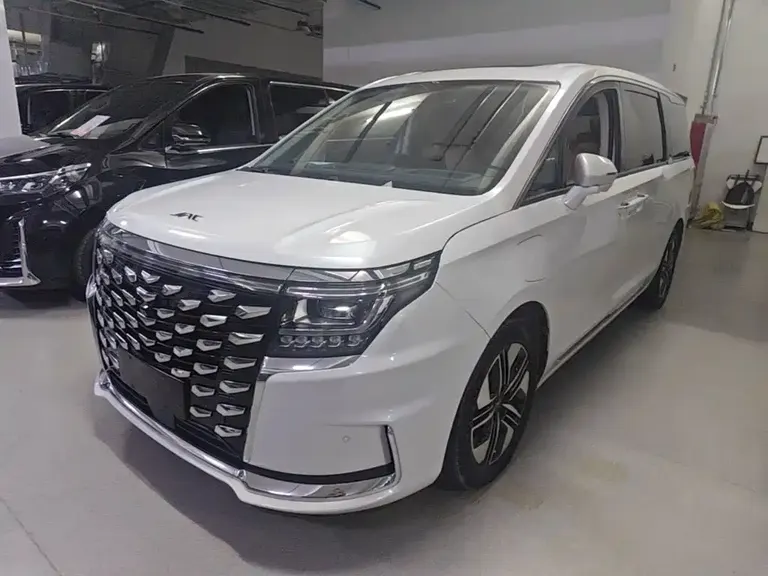 JAC Refine RF8 PHEV 瑞风RF8 PHEV 2024款 鸿蒙版 1.5 T 150 KM 旗舰型 磷酸铁锂