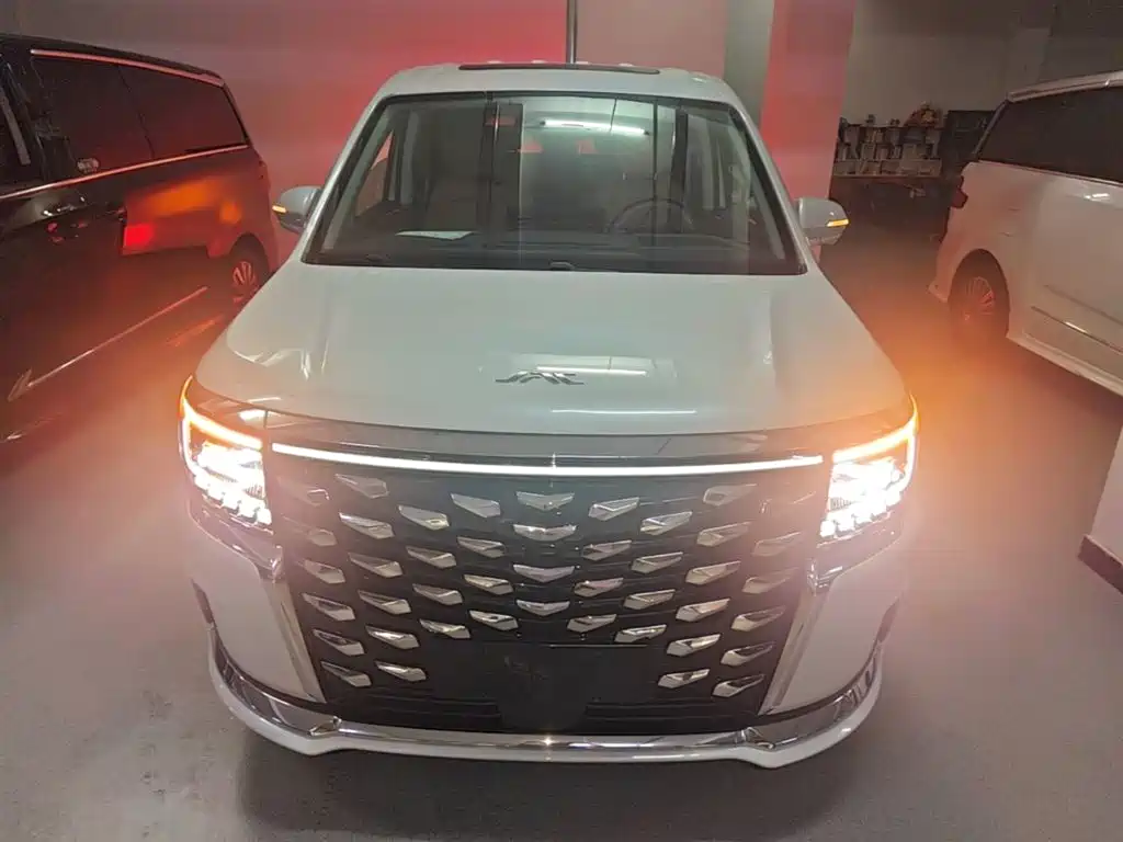 Refine RF8 PHEV 瑞风RF8 PHEV 2024款 鸿蒙版 1.5 T 150 KM 旗舰型 磷酸铁锂