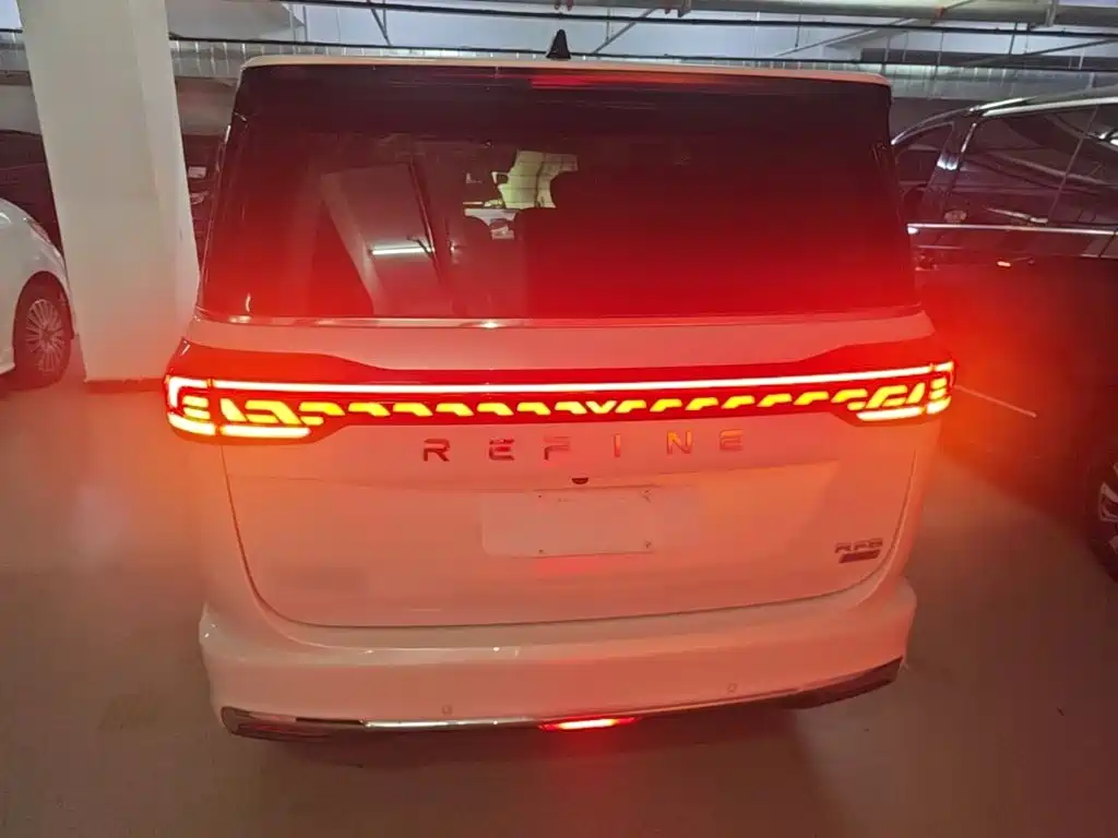 Refine RF8 PHEV 瑞风RF8 PHEV 2024款 鸿蒙版 1.5 T 150 KM 旗舰型 磷酸铁锂