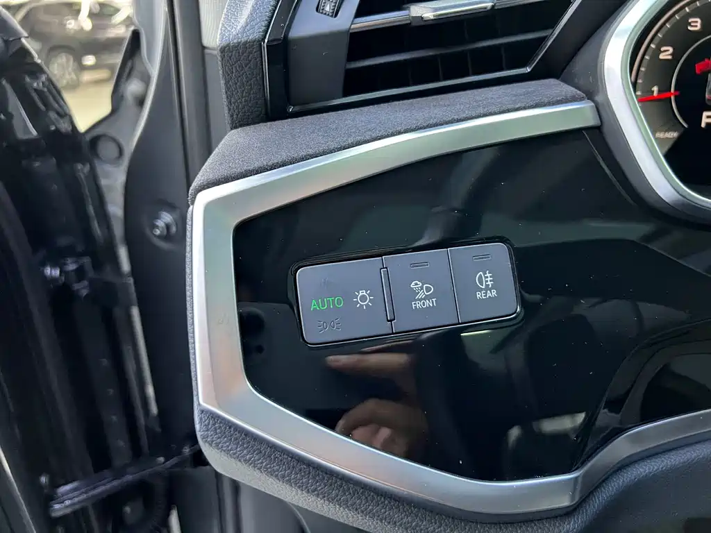 Audi Q3 35 TFSI Fashion Dynamic (1.4 T)
