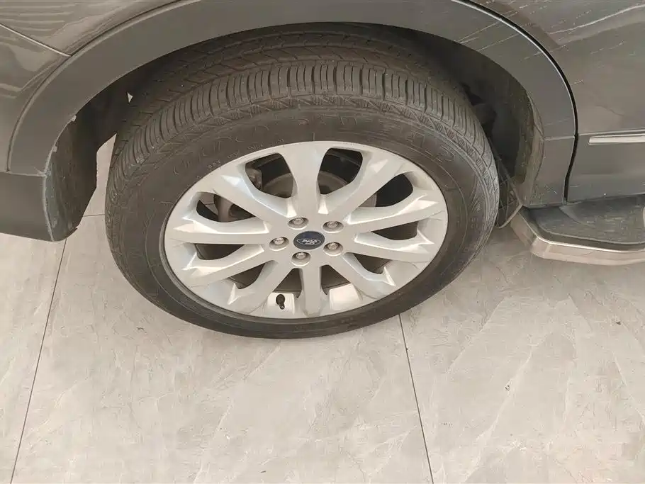 Kuga 2.0 L GTDi 4 WD Elite