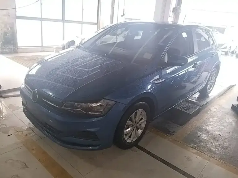 Volkswagen Polo Plus 1.5 L Auto Colorful Tech