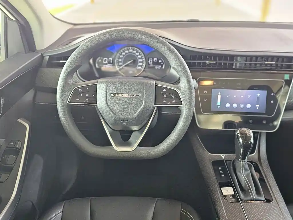 Venucia D60 PLUS 1.6 L XL CVT Joy Leading