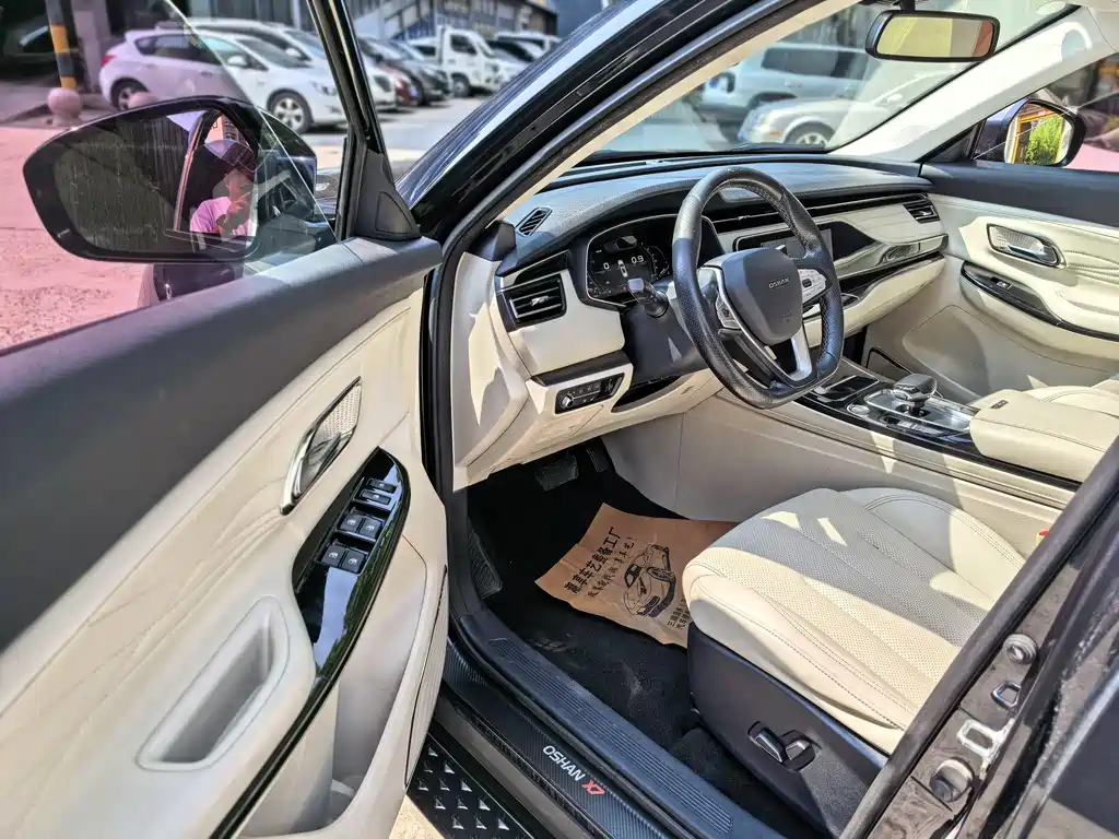 Changan Oshan X7 长安欧尚X7 2020款 1.5 T 人脸识别全自动泊车太空逍遥版