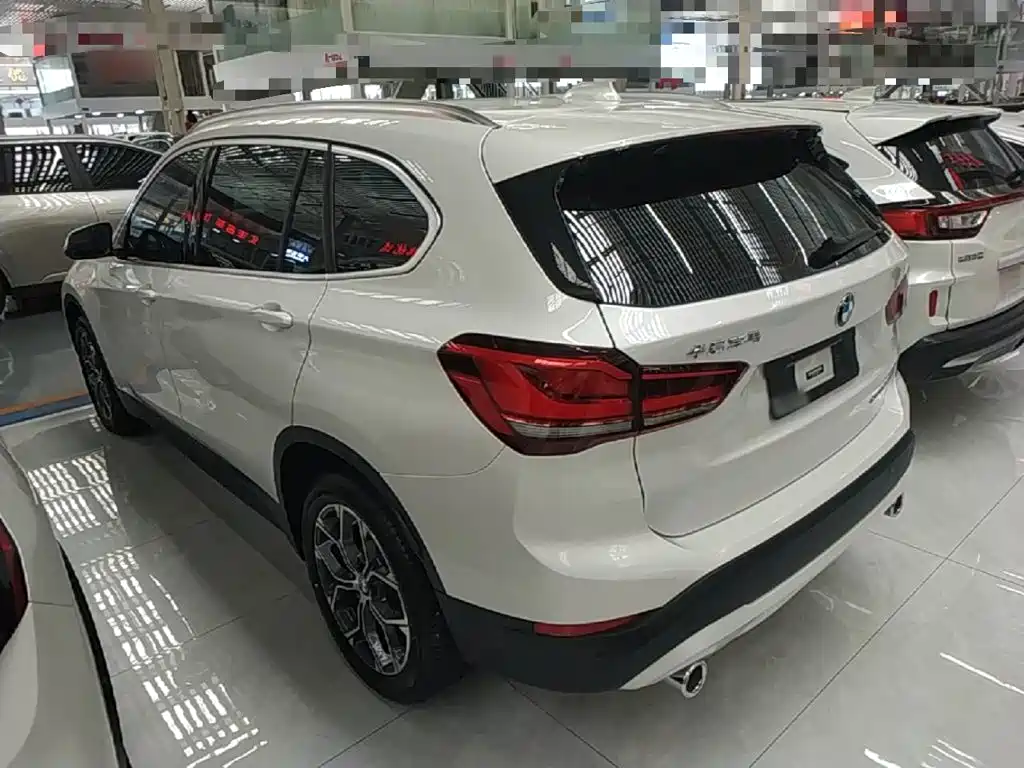BMW X1 sDrive25 Li Leading