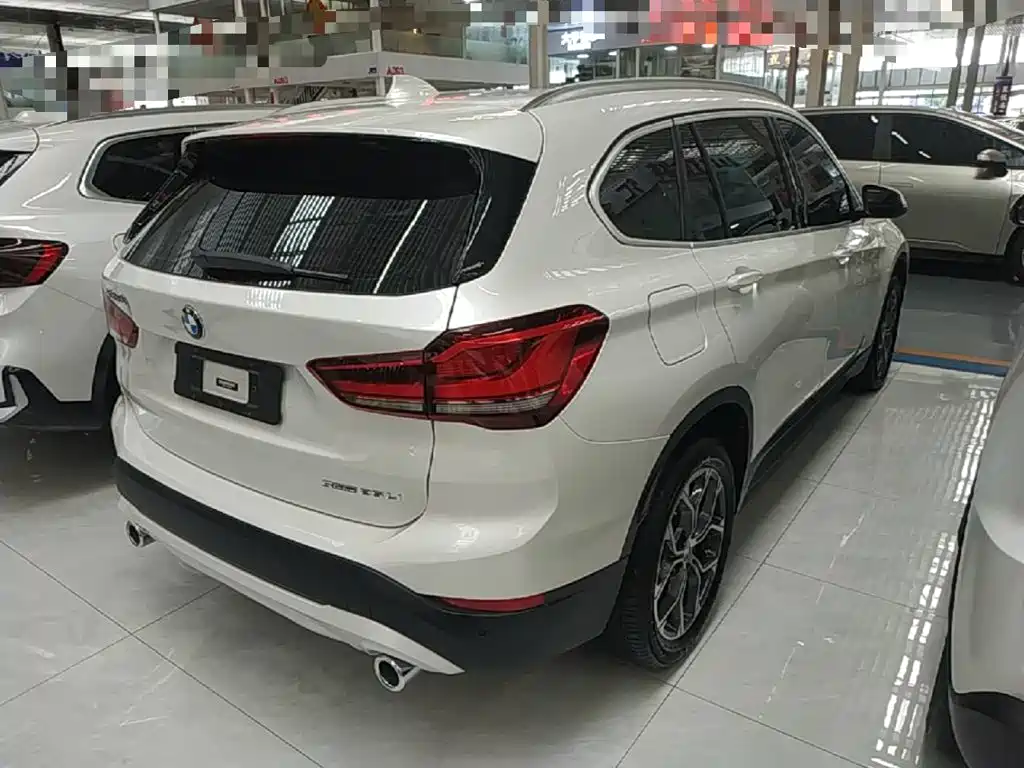 BMW X1 sDrive25 Li Leading