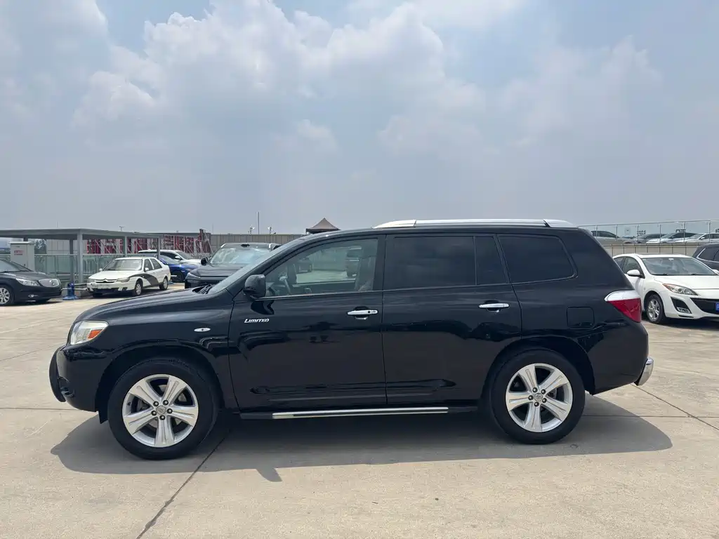 Highlander 2.7 L 2 WD 7-seat Supreme