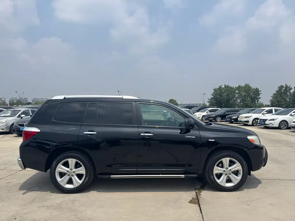 Highlander 2.7 L 2 WD 7-seat Supreme