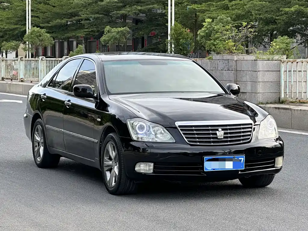 Crown 2.5 L Royal Special Navigation
