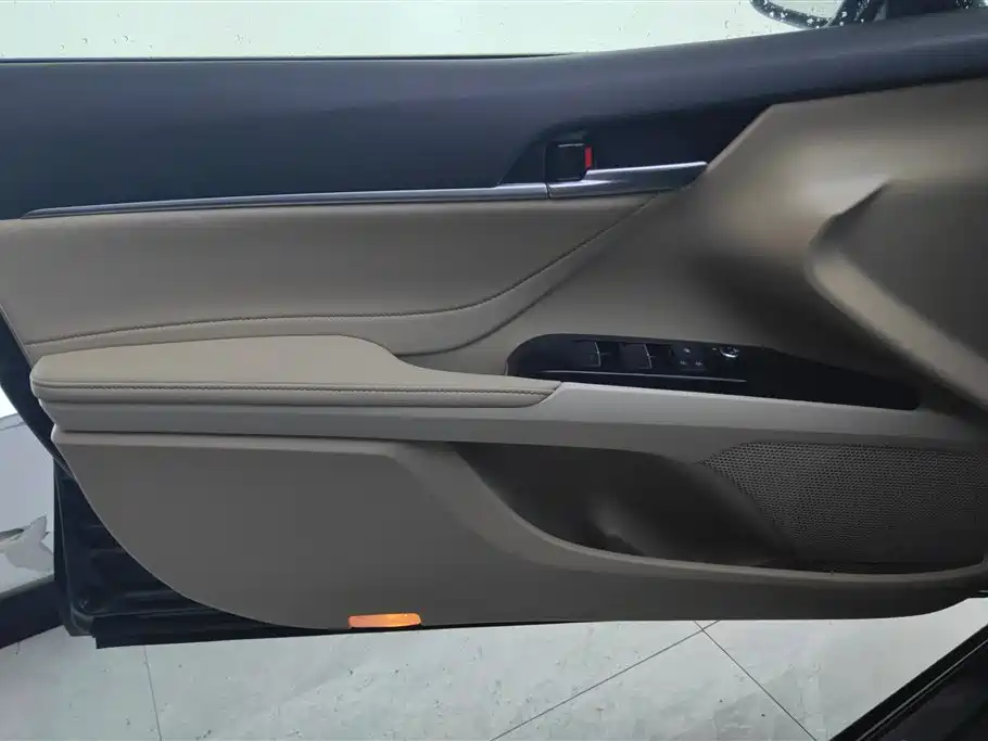 Camry 2.0 G Luxury