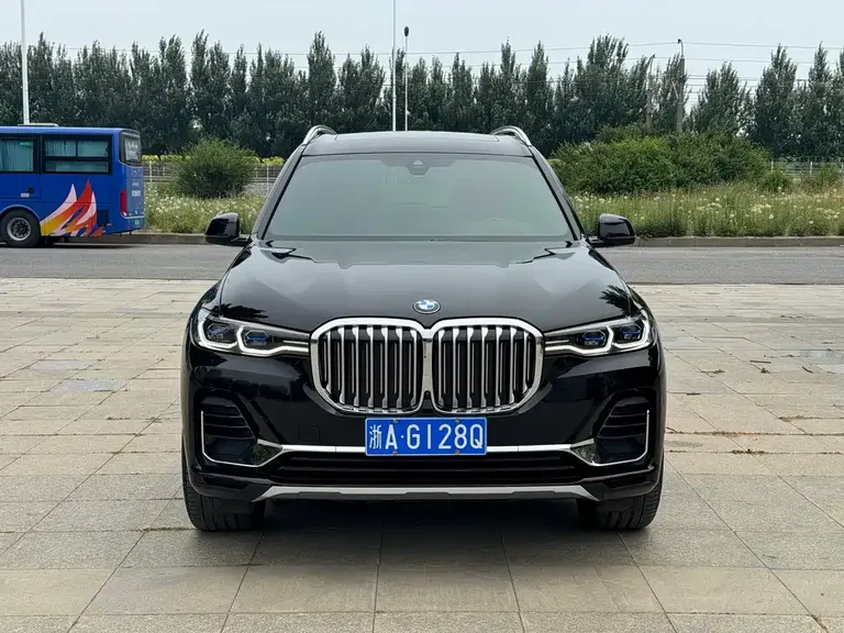 BMW X7 xDrive40 i Premium Luxury Package