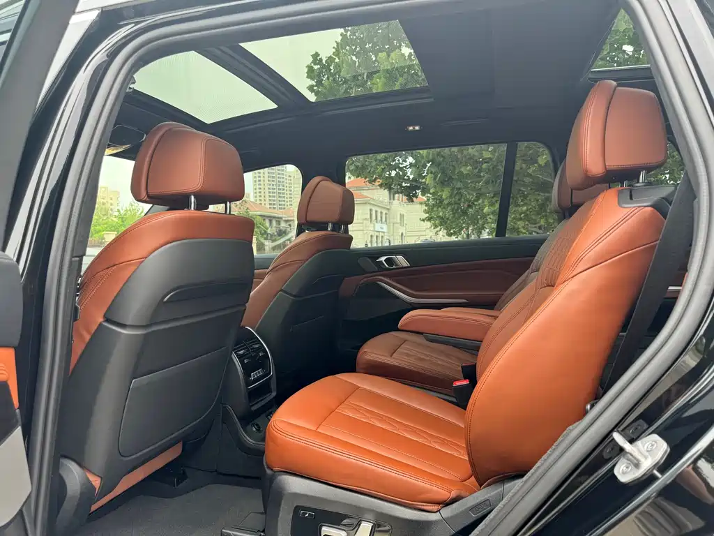 BMW X7 xDrive40 i Premium Luxury Package
