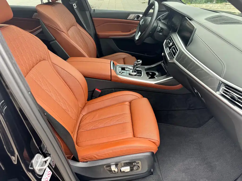 BMW X7 xDrive40 i Premium Luxury Package