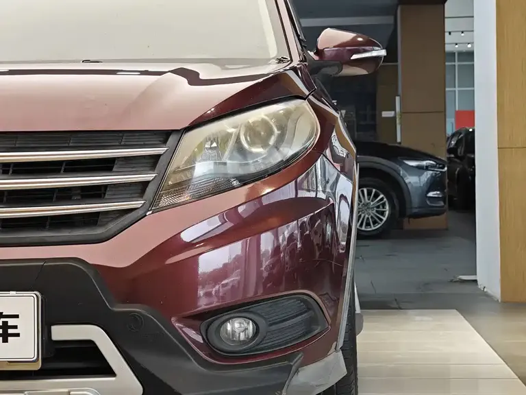 Dongfeng Fengguang 580 1.5 T CVT Luxury