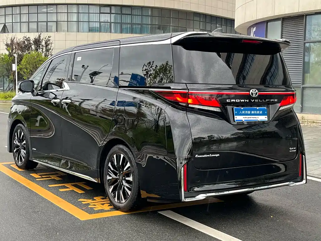 Vellfire Crown Dual Engine 2.5 L Supreme Executive