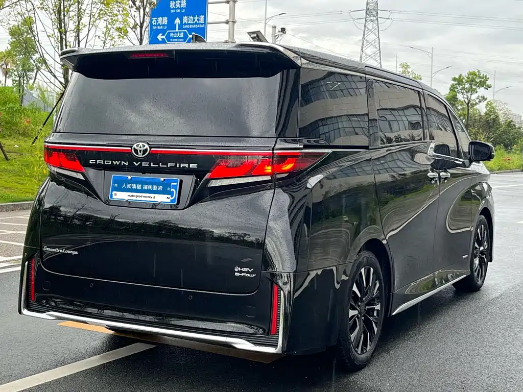 Vellfire Crown Dual Engine 2.5 L Supreme Executive
