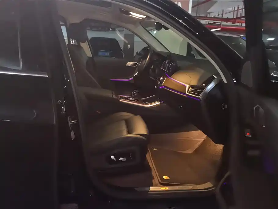 BMW X7 xDrive40 i Leading Luxury Package