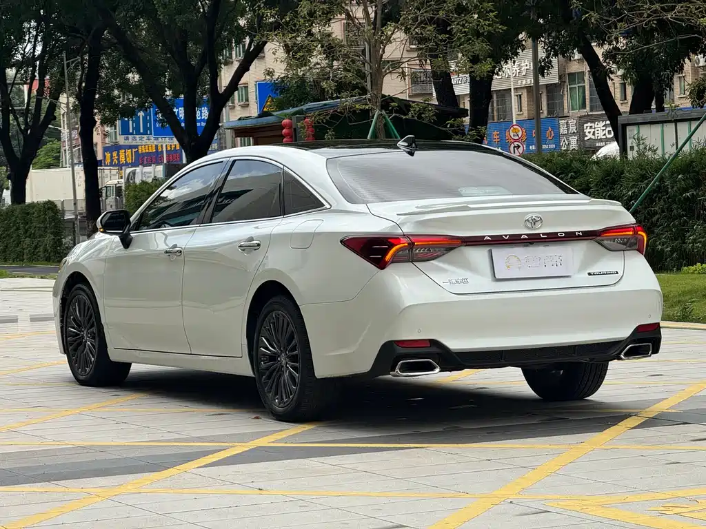 Avalon 2.5 L Touring Distinguished