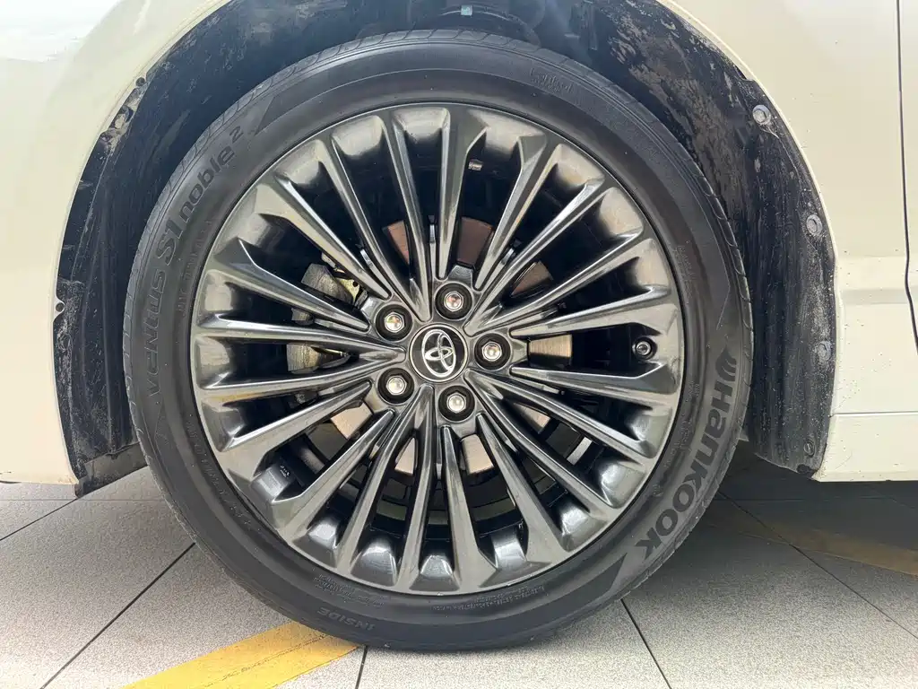 Avalon 2.5 L Touring Distinguished