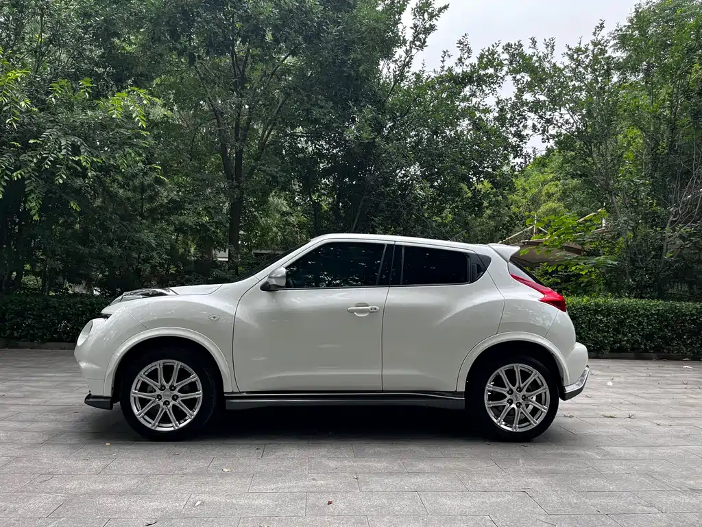 Infiniti ESQ 1.6 L Personality