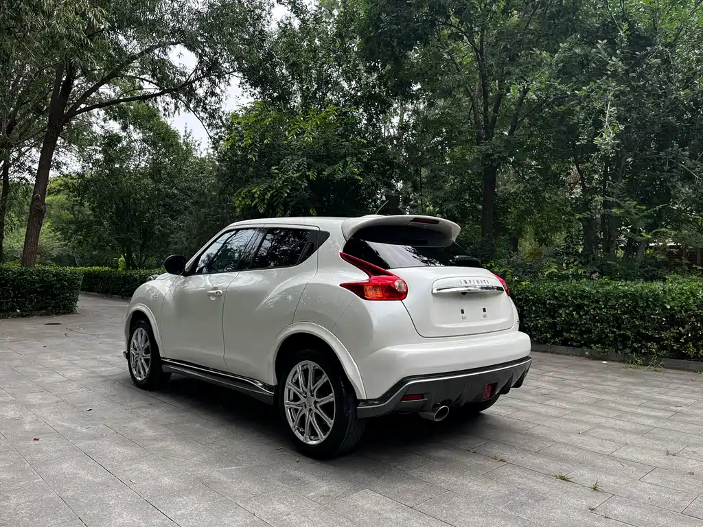 Infiniti ESQ 1.6 L Personality