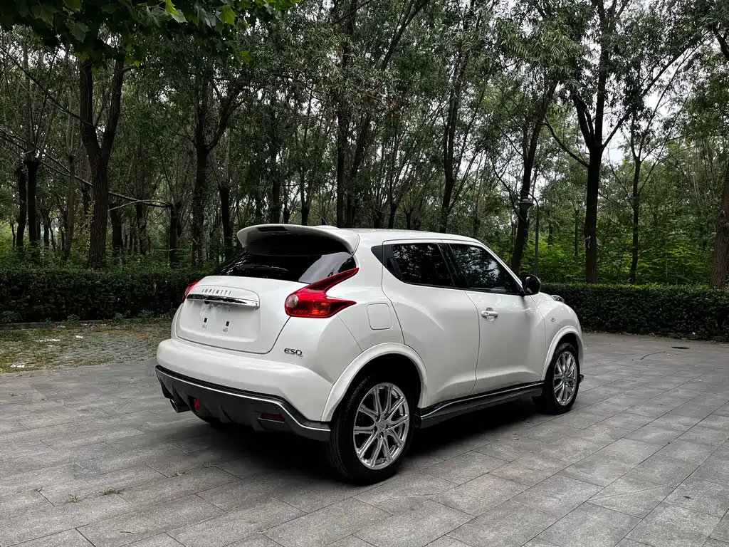 Infiniti ESQ 1.6 L Personality