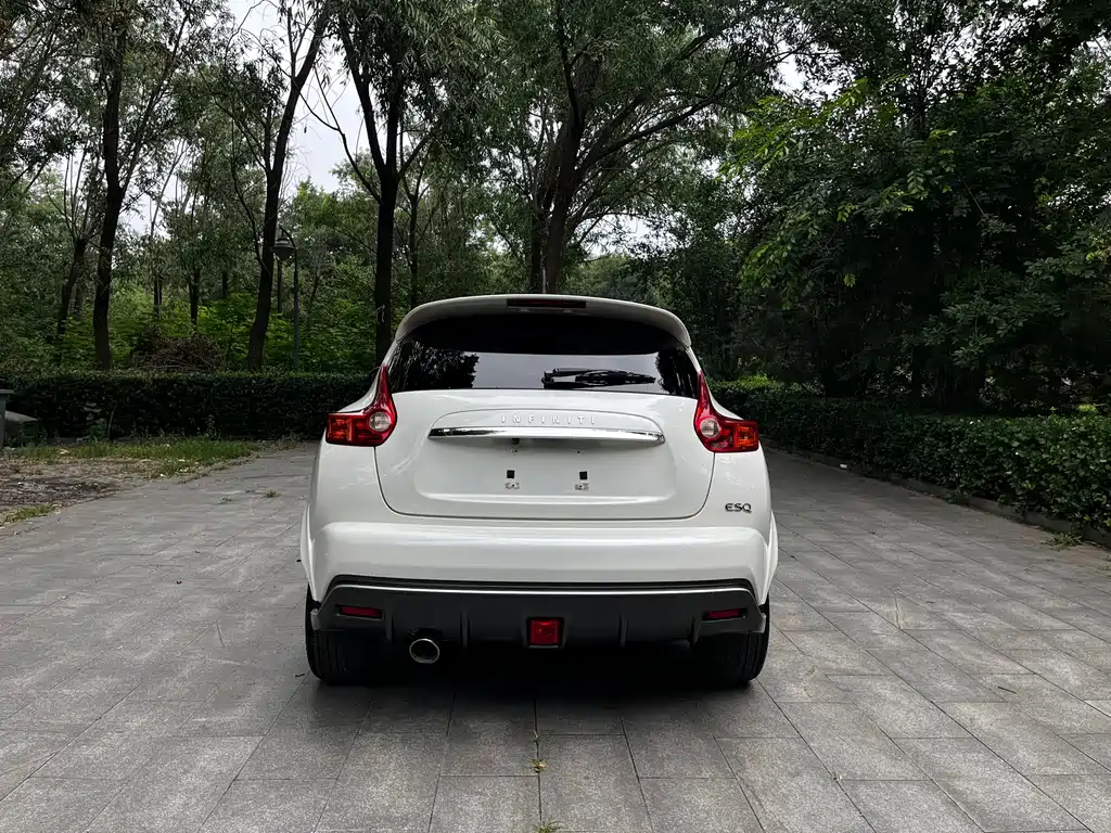 Infiniti ESQ 1.6 L Personality